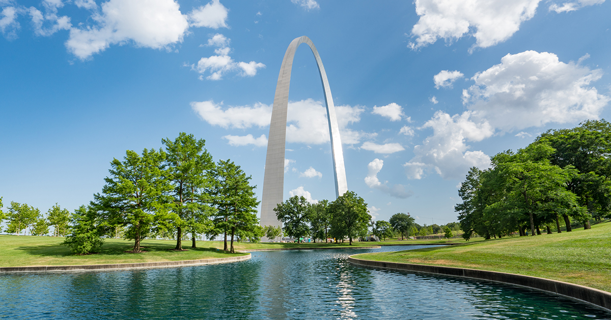The Gateway Arch - St. Louis Family Attractions Card